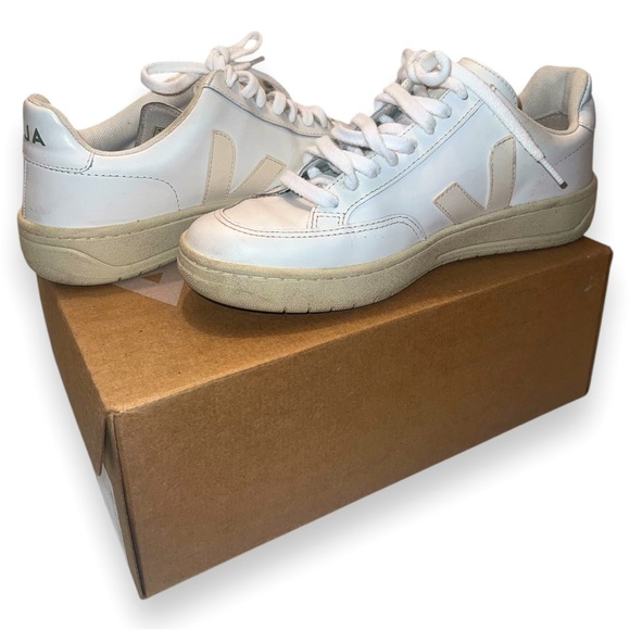 VEJA V12 Leather Extra White US 7 | EU 38 - Picture 1 of 12